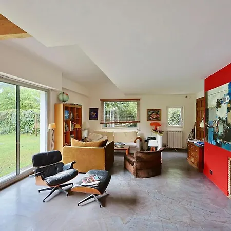 Spacious Bright House Pool Heated
